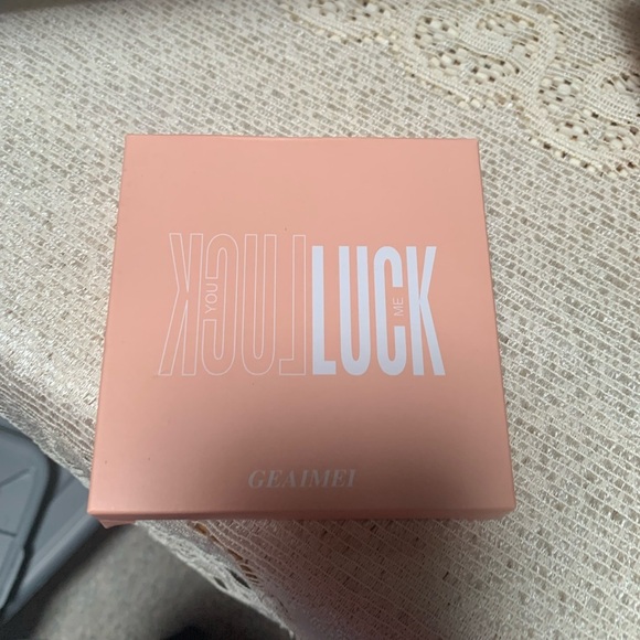 GEAIMEI Peach Gift Box with Luck Design - Picture 2 of 6
